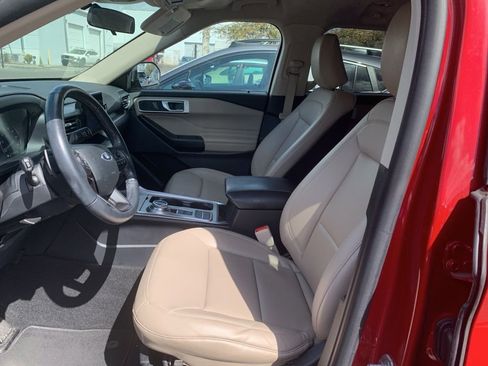 Used 2020 Ford Explorer XLT w/ Equipment Group 202A image 3