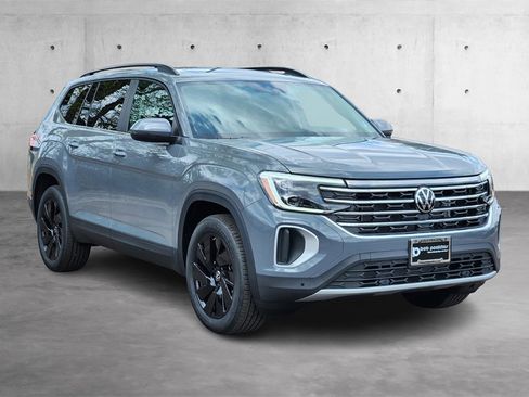 New 2025 Volkswagen Atlas SE image 1