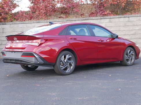 Used 2025 Hyundai Elantra Sport image 7