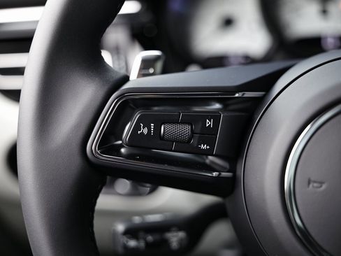 New 2026 Porsche Macan image 38