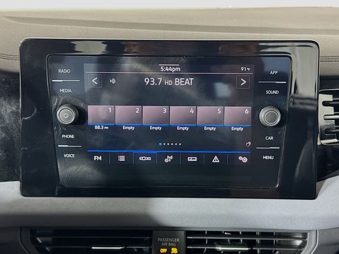 Used 2025 Volkswagen Jetta SE w/ Sunroof Package FWD image 21