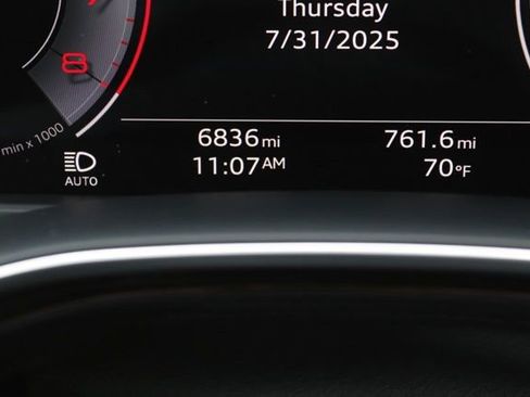 Used 2024 Audi Q8 Premium image 32