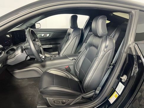 Used 2025 Ford Mustang Premium image 17