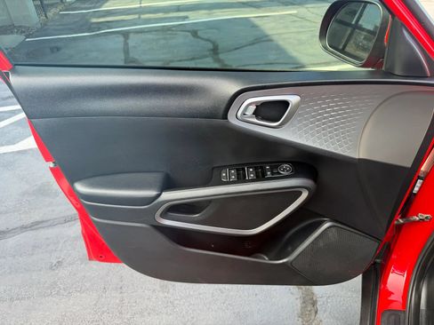 Used 2020 Kia Soul LX FWD image 10