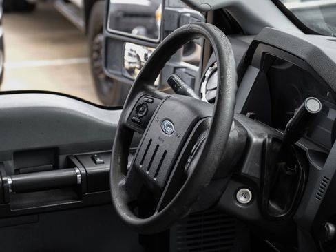 Used 2015 Ford F550 4x4 Regular Cab Super Duty image 19