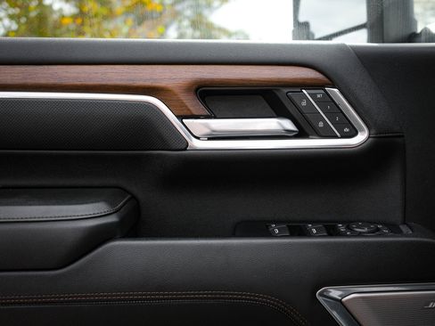 Used 2024 Chevrolet Silverado 2500 High Country w/ High Country Premium Package image 15