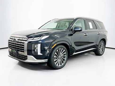 Used 2024 Hyundai Palisade Calligraphy image 3