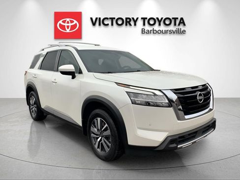 Used 2024 Nissan Pathfinder SL image 3
