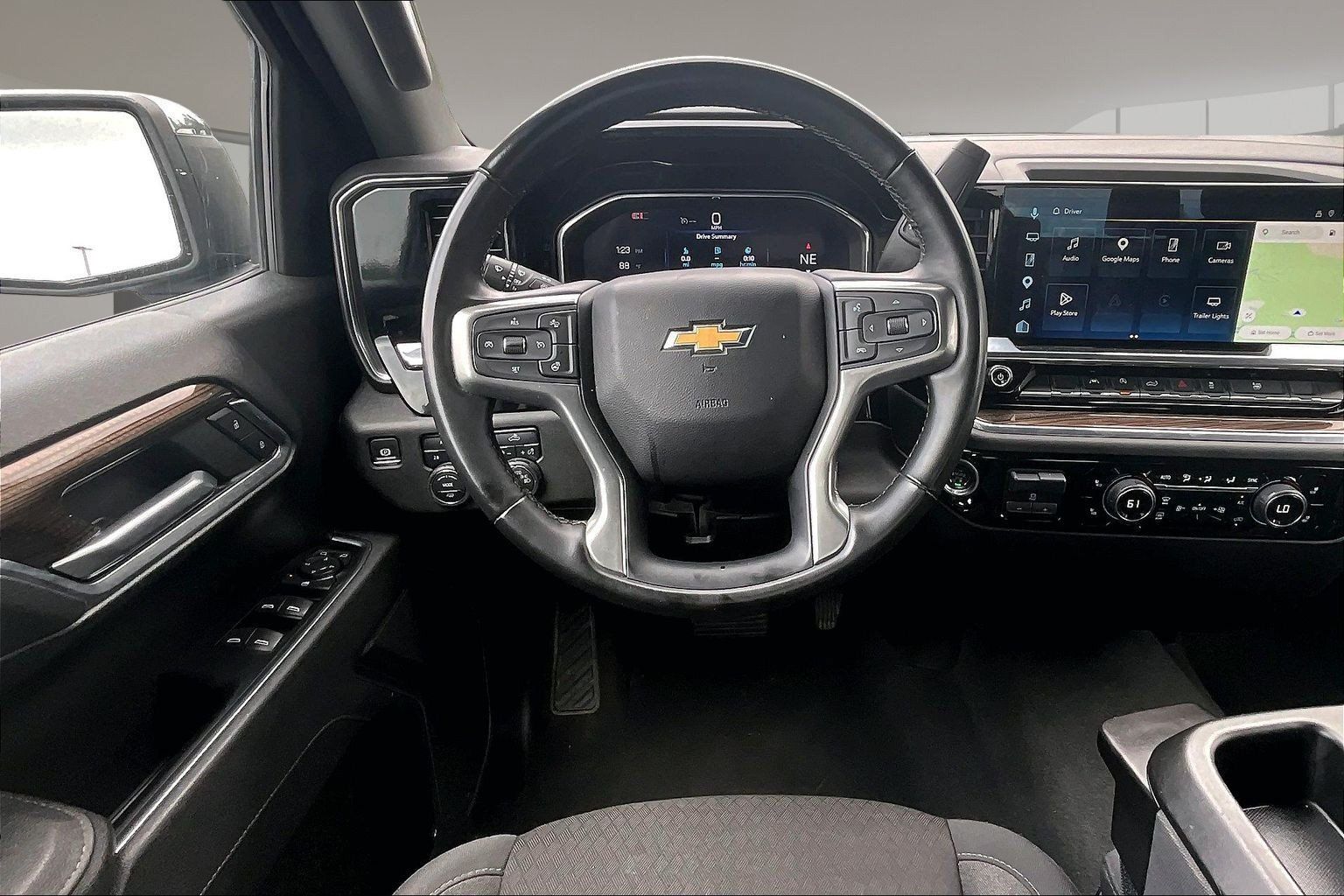 Used 2025 Chevrolet Silverado 1500 LT AWD/4WD image 10
