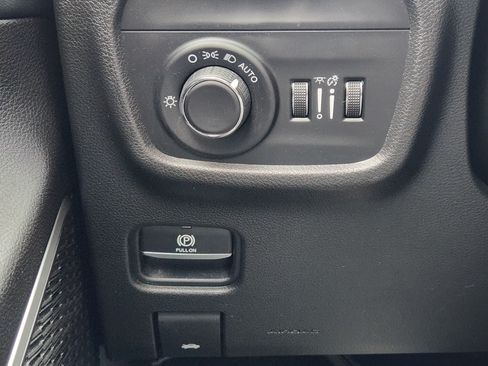 Used 2021 Jeep Grand Cherokee L Laredo RWD image 21