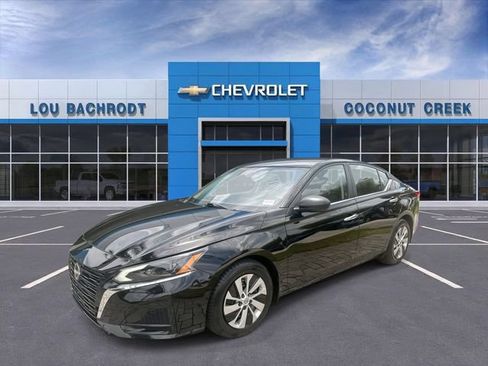 Used 2025 Nissan Altima 2.5 S FWD image 4