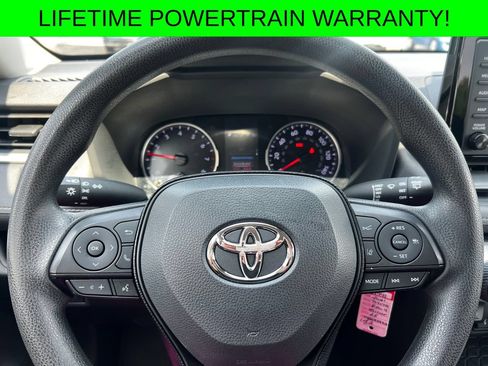 Used 2021 Toyota RAV4 LE AWD/4WD image 6