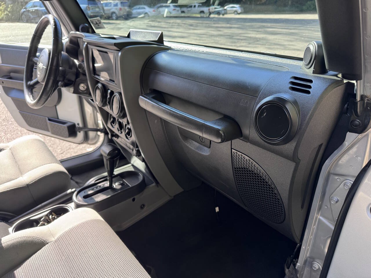 Used 2007 Jeep Wrangler Unlimited Sahara w/ Trailer Tow Group AWD/4WD image 10