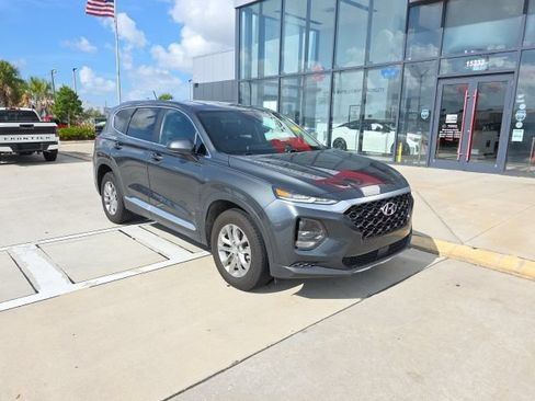 Used 2019 Hyundai Santa Fe SE FWD image 2