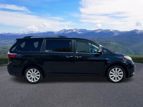 Used 2017 Toyota Sienna Limited AWD/4WD image 7