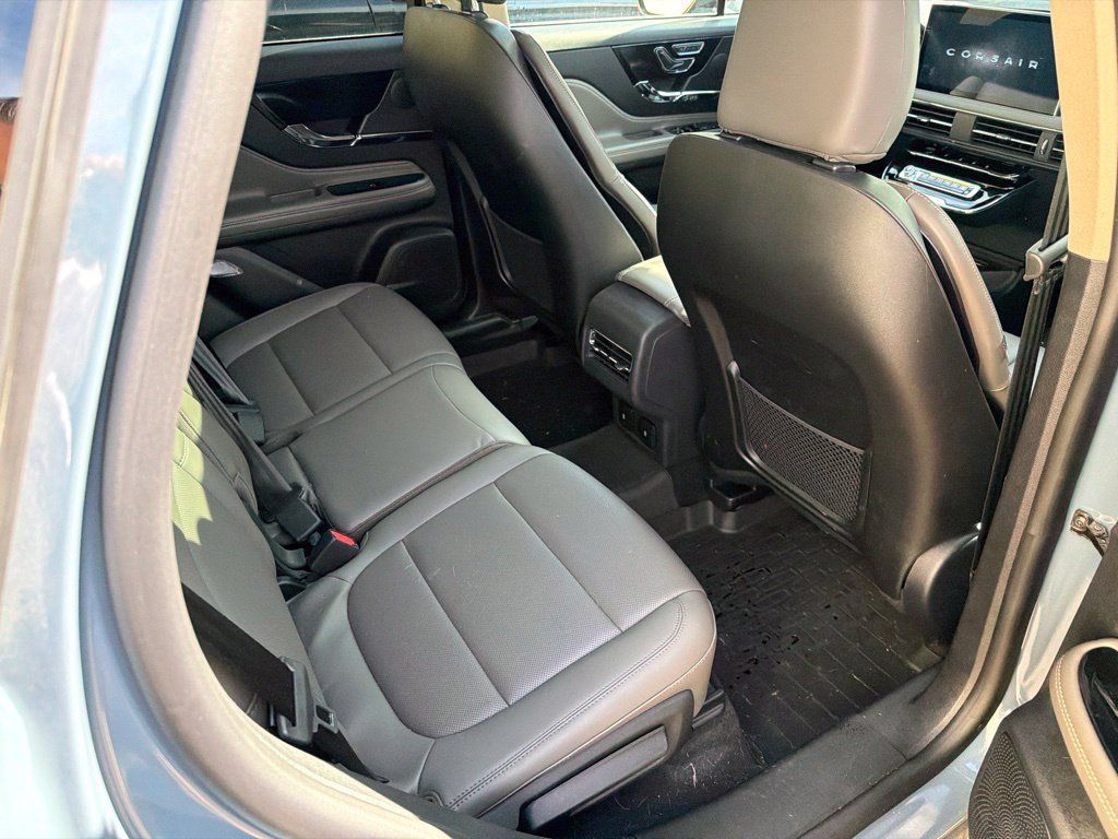 Used 2025 Lincoln Corsair AWD w/ Equipment Group 101A image 7