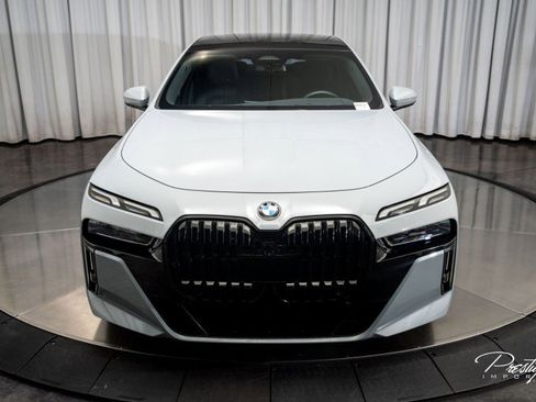 Used 2023 BMW 740i 740i w/ Parking Assistance Package image 4