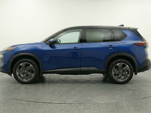 Used 2025 Nissan Rogue SV image 5