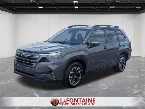 Used 2025 Subaru Forester Premium AWD/4WD image 1