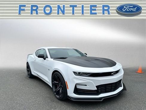 Used 2024 Chevrolet Camaro SS RWD image 8