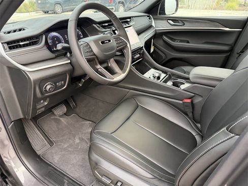 New 2025 Jeep Grand Cherokee Limited image 12
