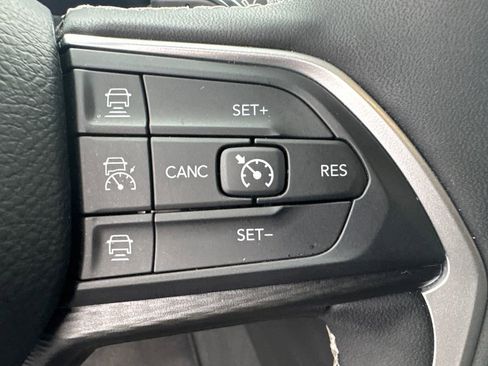 Used 2024 Jeep Grand Cherokee Altitude image 25