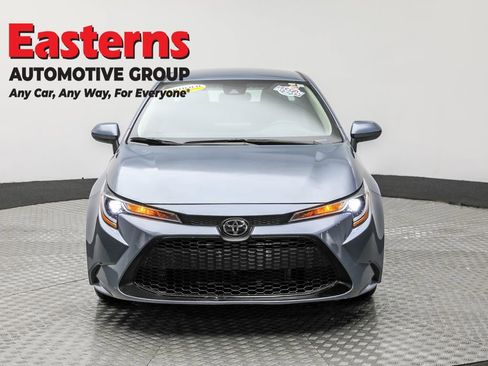 Used 2022 Toyota Corolla LE image 2