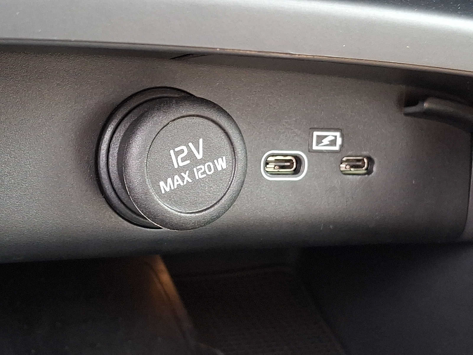 Used 2023 Volvo XC40 B5 Plus w/ Protection Package Premier AWD/4WD image 22