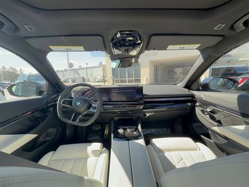 New 2026 BMW 550e xDrive image 10