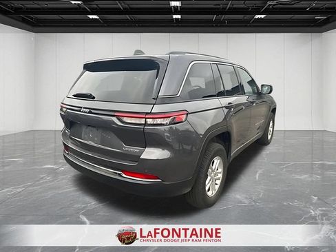 Used 2023 Jeep Grand Cherokee Laredo AWD/4WD image 4