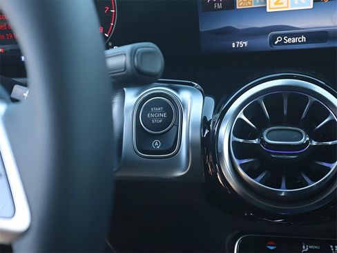 New 2026 Mercedes-Benz GLB 250 4MATIC image 44