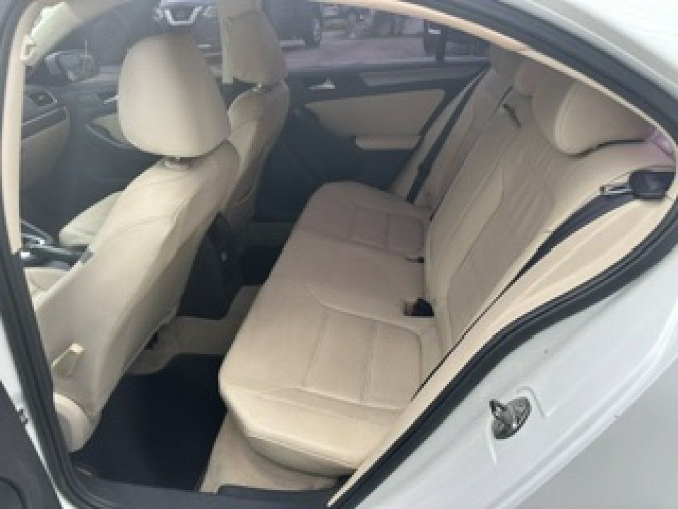 Used 2014 Volkswagen Jetta TDI FWD image 9