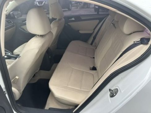 Used 2014 Volkswagen Jetta TDI FWD image 9