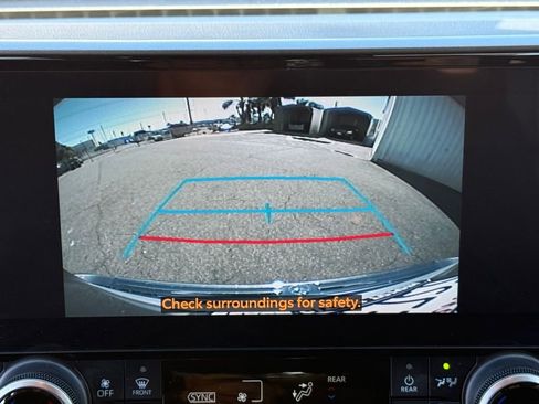 Certified 2023 Toyota Highlander XLE image 29