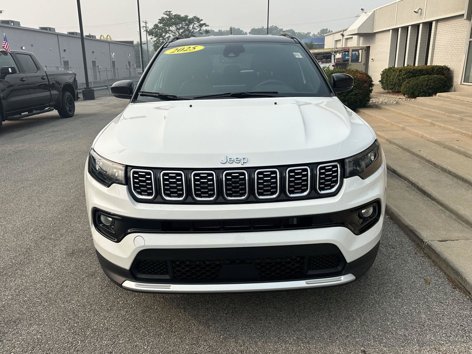 Used 2025 Jeep Compass Limited AWD/4WD image 4