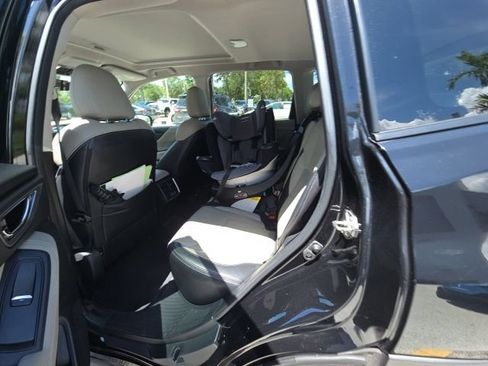 Used 2019 Subaru Forester Premium AWD/4WD image 10