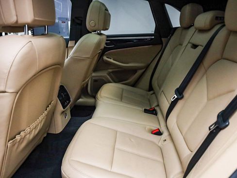 Certified 2025 Porsche Macan image 23