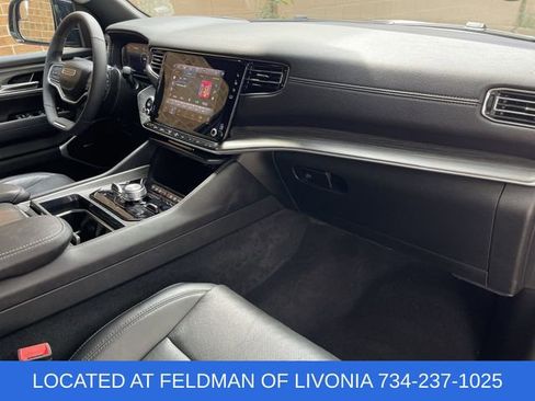 Used 2023 Jeep Wagoneer Series III w/ Preferred Equipment Group image 29