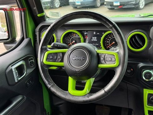 Used 2019 Jeep Wrangler Unlimited Sahara AWD/4WD image 14