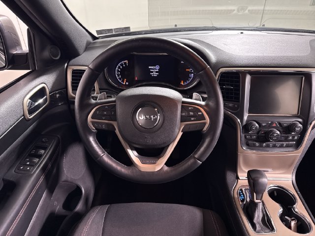 Used 2017 Jeep Grand Cherokee Laredo AWD/4WD image 23