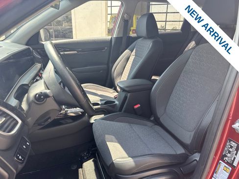 Used 2025 Kia Seltos S AWD/4WD image 16