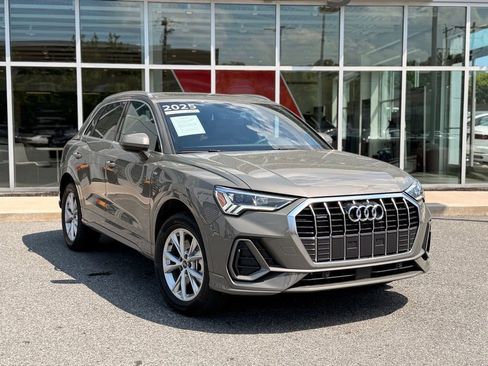 Certified 2025 Audi Q3 2.0T Premium w/ Convenience Package AWD/4WD image 7