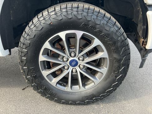 Used 2019 Ford F150 XLT w/ Equipment Group 302A Luxury AWD/4WD image 12