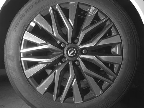 Used 2025 Nissan Altima 2.5 SV FWD image 18