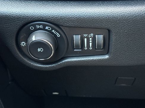 Used 2024 Chrysler Pacifica Touring image 36