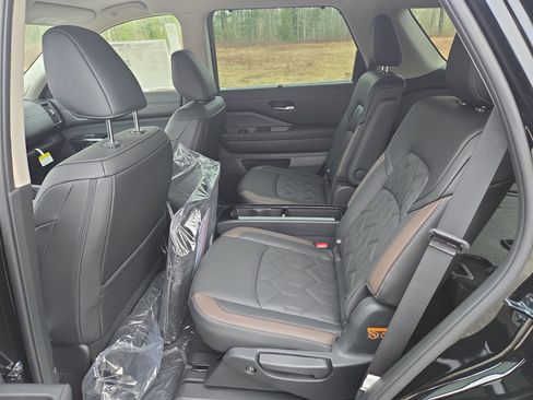 New 2026 Nissan Pathfinder Platinum image 27