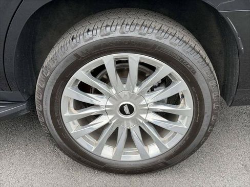 Used 2021 Cadillac Escalade Premium Luxury AWD/4WD image 10