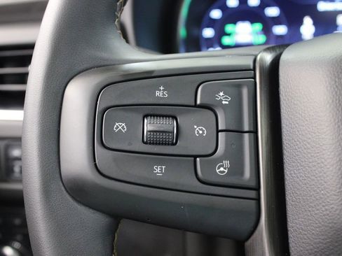 Used 2024 GMC Yukon AT4 AWD/4WD image 9