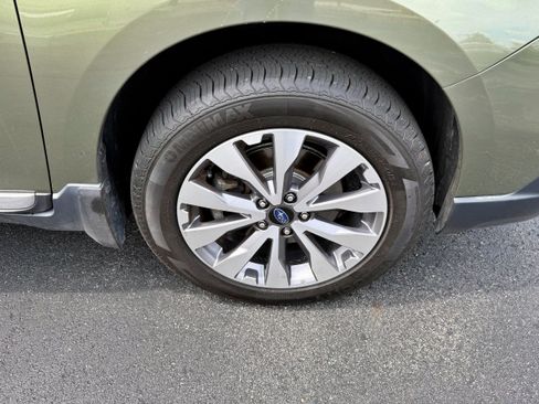 Used 2017 Subaru Outback 3.6R Touring w/ Popular Package #5A AWD/4WD image 11