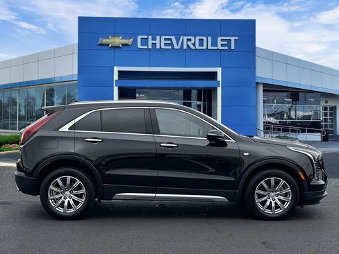 Certified 2023 Cadillac XT4 Premium Luxury w/ Cold Weather Package AWD/4WD image 5